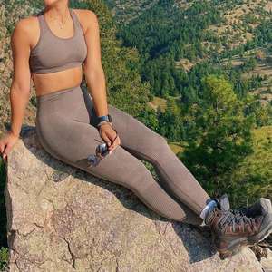 Ensemble de sport 2 pièces pour femme : soutien-gorge et legging taille haute, écologique, grandes tailles, pour yoga et fitness - Product Image 4