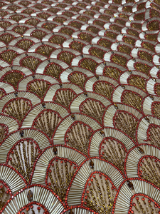 ผ้าสำหรับชุดเจ้าสาวปี 2027 สีแดงเข้มและผ้าลูกไม้ปักลายสีทองสำหรับงานแต่งงาน ผ้าทำมือ ผลิตในอินเดีย - Product Image 5