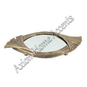 Axiom Home Accents Bandeja de servicio de latón hecha a mano con acabado brillante para fiestas de Navidad - Product Image 2