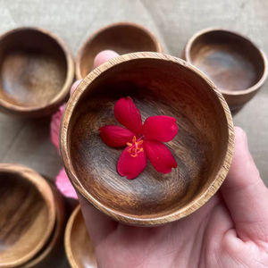 Tazón Grande de Madera de Acacia para Servir con Borde Floral, Versátil, de Madera Natural, Perfecto para Servir Frutas o Bocadillos, Nueva Oferta - Product Image 1