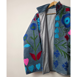 Chaqueta Acolchada Suzani de Terciopelo Bordado y Tejido a Mano, Transpirable, para Mujer, Estilo Boho, Floral, Artesanal, Ecológica, para Verano e Invierno - Product Image 4