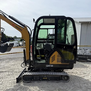 Mini-excavatrice sur chenilles AGT QNT30 avec siège, godet de 0,12 m, puissance de creusement élevée pour la ferme, le jardin et la construction - Product Image 1