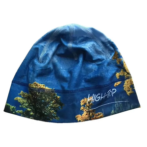 Chapeau beanie tendance en polyester et élasthanne avec logo personnalisé, confortable et de haute qualité pour hommes et femmes - Product Image 1