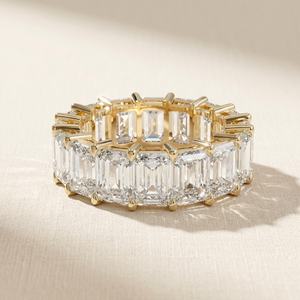 Bijoux royaux, argent 925 plaqué or 18 carats, moissanite taille émeraude, bague de luxe, design moderne unisexe, bijoux élégants pour tous les jours - Product Image 3