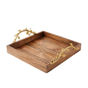 Plateau de service carré de luxe en bois de manguier avec poignées en forme de branche dorée, plateau décoratif en bois naturel pour table basse, vente en gros - Product Image 1