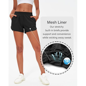 Shorts de sport pour femmes noires en polyester respirant, avec ourlet incurvé, taille haute, pour l'entraînement et le yoga - Product Image 4