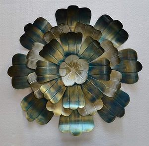 Décoration murale florale en métal, faite à la main, design circulaire contemporain - Product Image 1