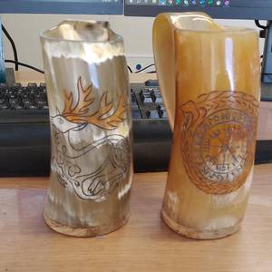 Chope à bière artisanale vintage en corne de buffle, authentique mug de Viking, tasse en corne médiévale portable et étanche pour les fêtes - Product Image 4