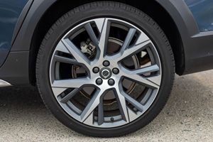 Auto Usata in Ottime Condizioni 2022 <span class=keywords><strong>Volvo</strong></span> V90 <span class=keywords><strong>Cross</strong></span> <span class=keywords><strong>Country</strong></span> B6 AWD Wagon Pronta per la Spedizione in Tutto il Mondo - Product Image 4