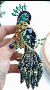 Broche brodée artisanale colorée avec détails en cristal et perles, élégante broderie perlée, épingle de revers faite à la main, bijoux de mode - Product Image 4