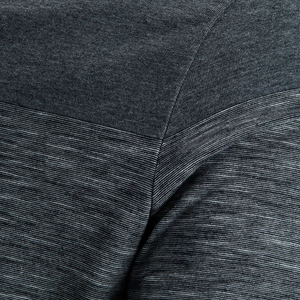 T-shirt sport décontracté en tricot uni avec logo personnalisé pour homme, 100% coton, haute qualité, design simple, coupe classique, col rond, anti-rétrécissement, 220g - Product Image 4