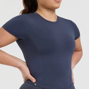 Camiseta Deportiva Ajustada y Transpirable para Mujer 2026, Cuello Redondo, Cuello Alto, Sensación Suave en la Piel, Lisa, sin Estampado - Product Image 4