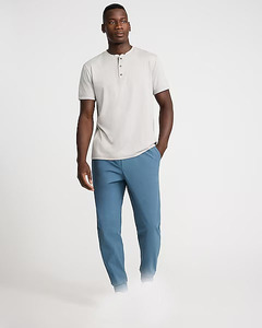 Chemise en grès la plus vendue – Douce comme du beurre, 100 % coton, coupe ample, ourlet incurvé, logo avant, écologique, respirante, décontractée - Product Image 4
