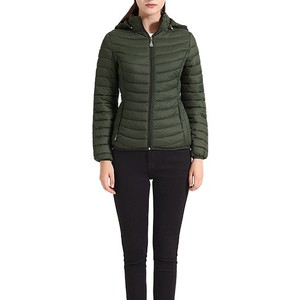 Veste matelassée à capuche pour femme de qualité supérieure OEM, imperméable, écologique, couleur unie, manches longues, fermeture éclair, chaude pour l'hiver - Product Image 6