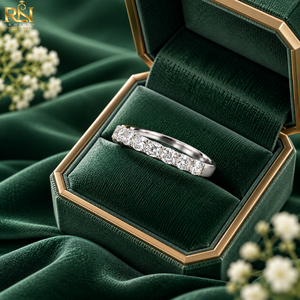 Élégante bague demi-éternité en or massif avec diamants de laboratoire taille brillant |   Bague de mariage unisexe en or fin à griffes partagées - Product Image 4