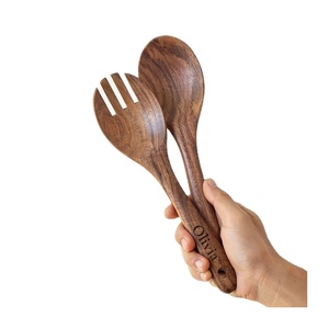 Servidores de ensalada de madera de acacia de alta calidad, cucharas grabadas personalizadas para cocinar, regalo de boda único para él y su mamá, papá, novio - Product Image 1