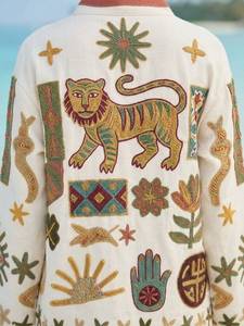 Veste blanche brodée à la main avec des motifs floraux, manches longues, col boutonné, style vacances d'été, veste en coton tissé pour femmes - Product Image 4