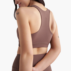 Ensemble de sport 2 pièces sans couture pour femme, personnalisé en gros : Haut long à bretelles et short froncé, tenue de yoga et de sport à fort impact - Product Image 6