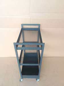 Carrito Metálico Minimalista Lumetal, Estante de Almacenamiento Rectangular de Tres Niveles con Ruedas Móviles para Sala de Estar S3401 - Product Image 4