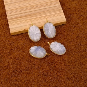 Colgantes Ovalados de Latón Chapado en Oro con Tallado de Flor de Piedra Lunar Arcoíris, Elegantes y Hechos a Mano, para la Creación de Joyería de Moda - Product Image 5