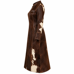 Veste longue sans col en fourrure de vachette marron et blanche pour femme, fermeture éclair sur le devant, fabrication OEM - Product Image 4