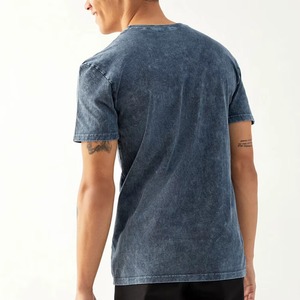 เสื้อยืดสตรีทแวร์แบบยีนส์ฟอกสีสไตล์ฮิปฮอปสำหรับผู้ชาย รุ่นยอดนิยม ดีไซน์ใหม่สุดคุ้ม สีน้ำเงิน - Product Image 2