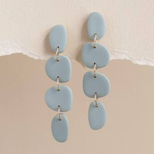 Boucles d'oreilles en résine légères, fabriquées à la main avec un polissage lisse, design tendance, qualité durable, accessoire de bijoux en cristal à la mode - Product Image 1