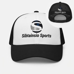 Gorra de béisbol tipo trucker de malla con logo bordado personalizado, negra y blanca, ajustable, estilo snapback, casual, deportiva, para el sol. - Product Image 1