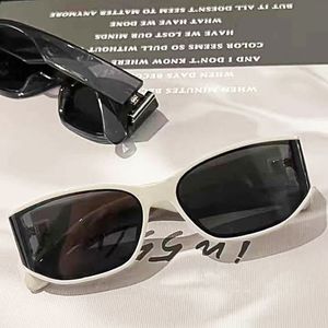 Gafas de Sol de PC con Diseño de Pantalla Curva de Alta Gama, Estilo Ojo de Gato, Montura Blanca y Negra, Gafas de Sol Cuadradas con Protección UV400 para Mujer - Product Image 2