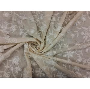 Tissu en dentelle brodée 3D en coton blanc de qualité supérieure pour robes de filles ou kurtis et dupattas, disponible à bon prix - Product Image 1