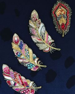 Broche de Lujo Hecho a Mano con Cuentas Bordadas, Accesorio Decorativo para Mujeres y Niñas - Product Image 5