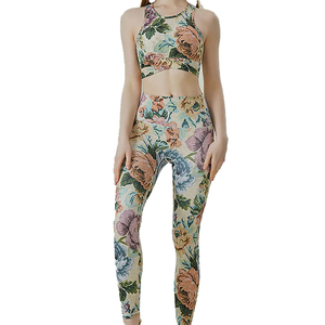 Ensemble de yoga tendance pour femmes, vêtements de sport, soutien-gorge de sport et leggings assortis - Product Image 1