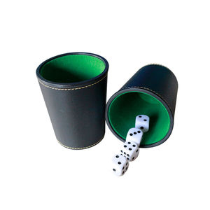 Ensemble de jeu de société personnalisé en gros, gobelet à dés de fête en cuir PU, tendance et sportif, avec logo personnalisé et dés de poker - Product Image 3
