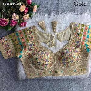 Blusa de manga corta y acolchada de georgette sintético con hilo de viscosa y lentejuelas de colores, para uso ocasional, proveedor de la India. - Product Image 3