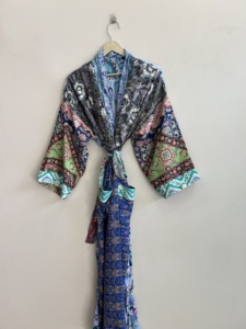 Robe kimono en soie imprimée douce, robe de chambre bohème en polysilk, kimono long - Product Image 3