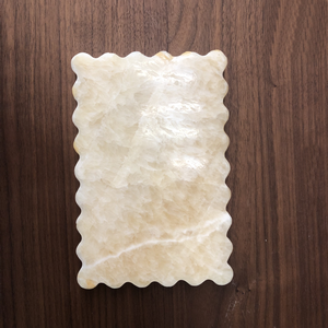 Plateau rectangulaire en onyx miel, forme festonnée, en pierre naturelle, plateau de service décoratif, plateau en onyx de luxe fait main, fournisseur en gros - Product Image 1