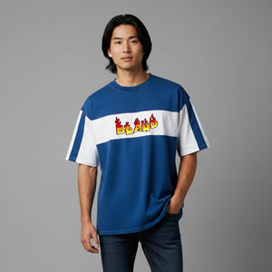 T-shirt bleu surdimensionné pour homme grande taille avec rayures contrastées blanches et logo flamme imprimé, manches courtes, col rond, coupe décontractée en jersey - Product Image 4