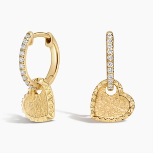 Boucles d'oreilles en forme de cercle doré avec accents de diamants et breloque en forme de cœur pour femmes, bijoux de style romantique, cadeau - Product Image 2