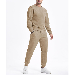 Conjunto Deportivo Masculino de Alta Calidad con Tela Resistente para Entrenamiento y Uso Casual - Product Image 5