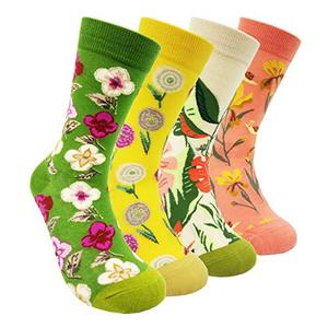 Chaussettes graphiques personnalisées, chaussettes imprimées, chaussettes de style streetwear moderne, motifs hip-hop, chaussettes tendance pour tous les jours - Product Image 4