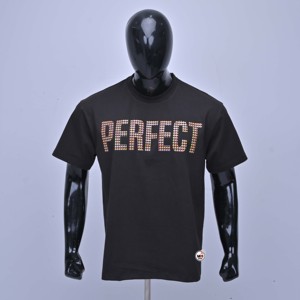 เสื้อยืดแขนสั้นผู้ชายสีดำ คอกลม ทรงปกติ สกรีนโลโก้ด้านหน้า ผ้าเจอร์ซีย์ 100% คอตตอน เป็นมิตรต่อสิ่งแวดล้อม ระบายอากาศได้ดี น้ำหนัก 180 กรัม - Product Image 1
