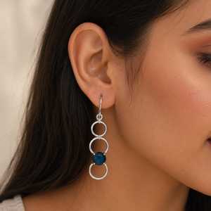 Boucles d'oreilles pendantes en argent et saphir bleu, boucles d'oreilles en argent sterling 925 avec saphir, boucles d'oreilles pendantes géométriques avec pierres précieuses, pierre de naissance de septembre - Product Image 1