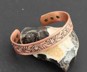 Pulseras de Cobre Simples con Diseño Martillado, Pulsera Magnética para Promover la Circulación Sanguínea, Pulsera de Terapia Magnética para Mujeres y Hombres - Product Image 1