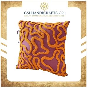 Housse de coussin décorative carrée brodée style bohème, motif infini violet et orange, textile lavable, en vente - Product Image 2