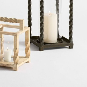 Ensemble de porte-bougies en métal et bois avec des poignées torsadées de style lanterne et des cylindres en verre transparent pour la décoration de la maison - Product Image 5