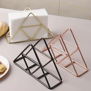 Porte-serviettes triangulaire en métal doré, noir, or rose – Support de mouchoirs géométrique moderne pour table à manger et cuisine – Vente en gros - Product Image 1