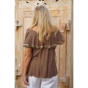 Chemisier marron à épaules dénudées pour femmes, style bohème, à volants, manches courtes, coupe ample, décontracté, pour l'été - Product Image 4