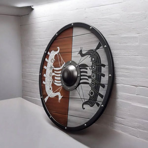 Bouclier en bois de style viking traditionnel, design nordique rond, fait main, pour costume historique et décoration murale - Product Image 4