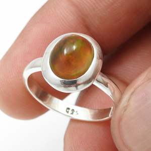 Elegante Anillo de Plata de Ley 925 de Estilo Clásico Minimalista con Ópalo Negro de Corte Ovalado, Joyería de Moda para Usar Diariamente - Product Image 5