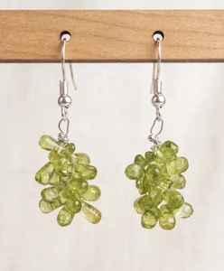 Pendientes Colgantes con Racimo de Piedras Preciosas Entrelazadas, Diseño Floral con Cuentas Hechas a Mano, Moda para Mujer, Aleación con Revestimiento Antideslustre - Product Image 1
